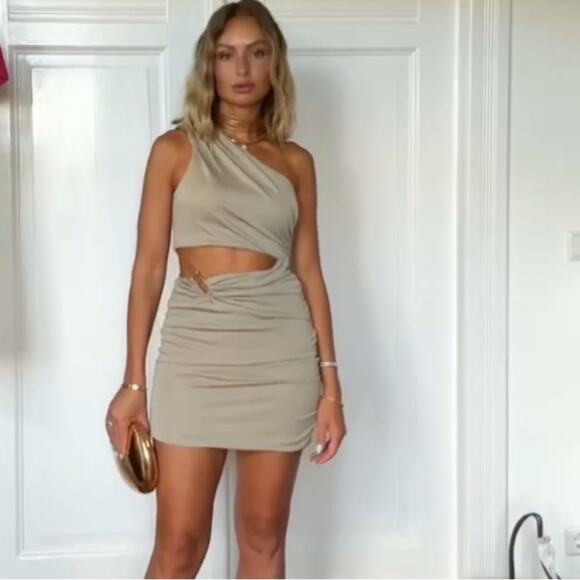 ZARA BLOGGER FAVORITE CUT OUT MINI DRESS - Picture 2 of 9